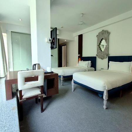 The Sky Imperial Hotel Yahvi Вадодара Экстерьер фото
