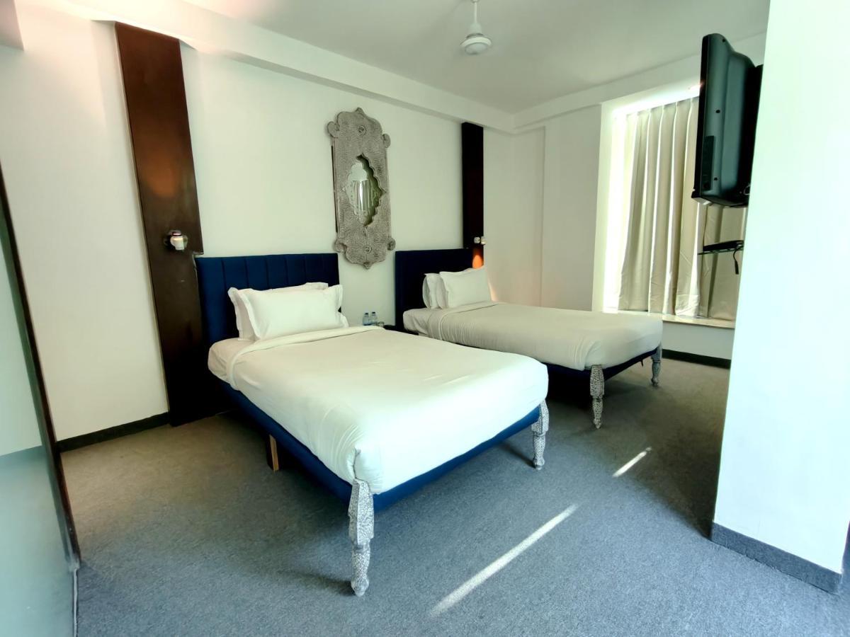The Sky Imperial Hotel Yahvi Вадодара Экстерьер фото