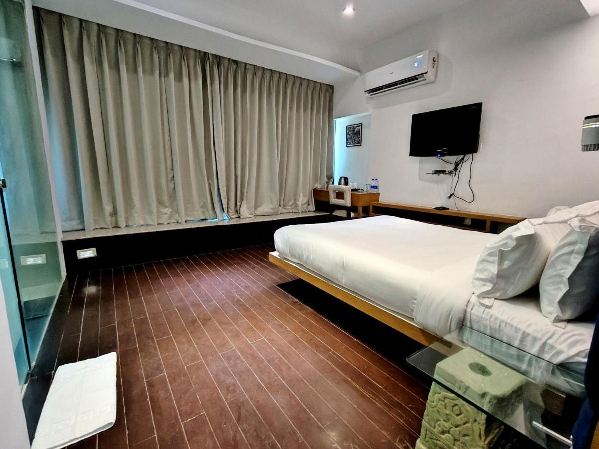 The Sky Imperial Hotel Yahvi Вадодара Экстерьер фото