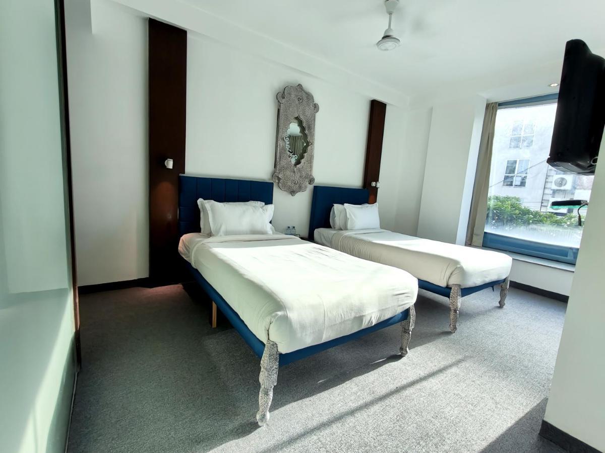 The Sky Imperial Hotel Yahvi Вадодара Экстерьер фото