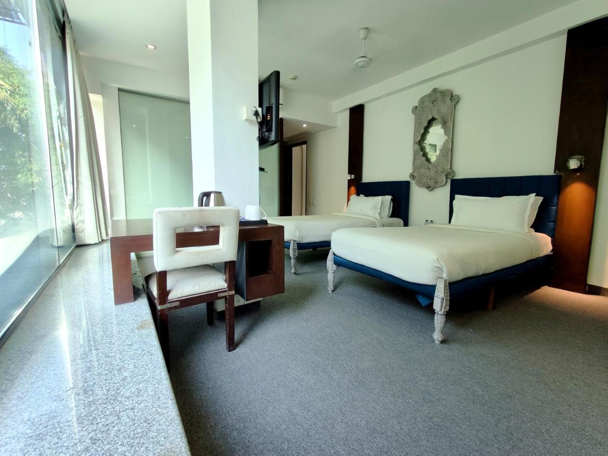 The Sky Imperial Hotel Yahvi Вадодара Экстерьер фото